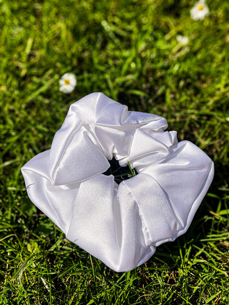 Single regular silk scrunchie