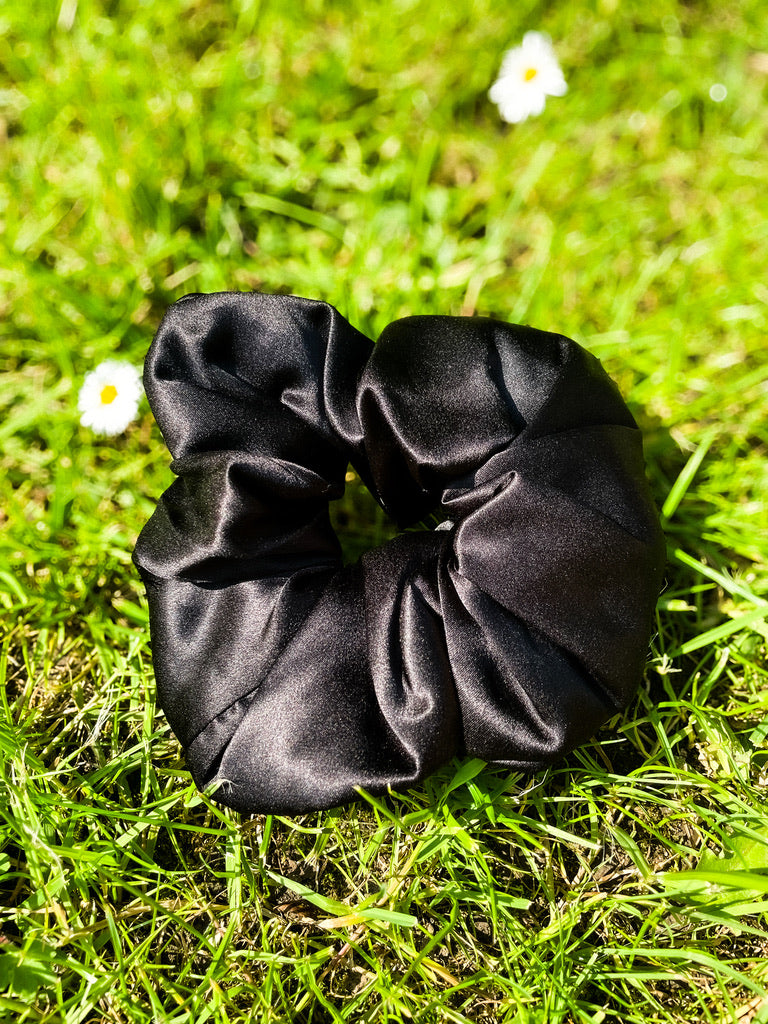 Single regular silk scrunchie